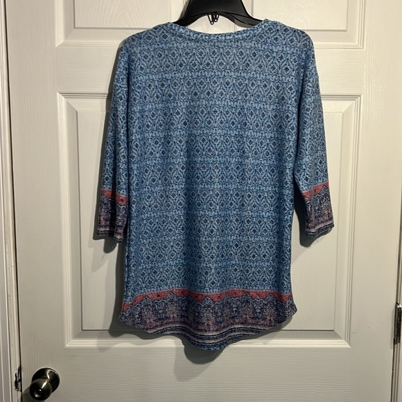 Absolutely Famous Women’s Top. Size Medium - Blue 3/4 Sleeves - Picture 8 of 8